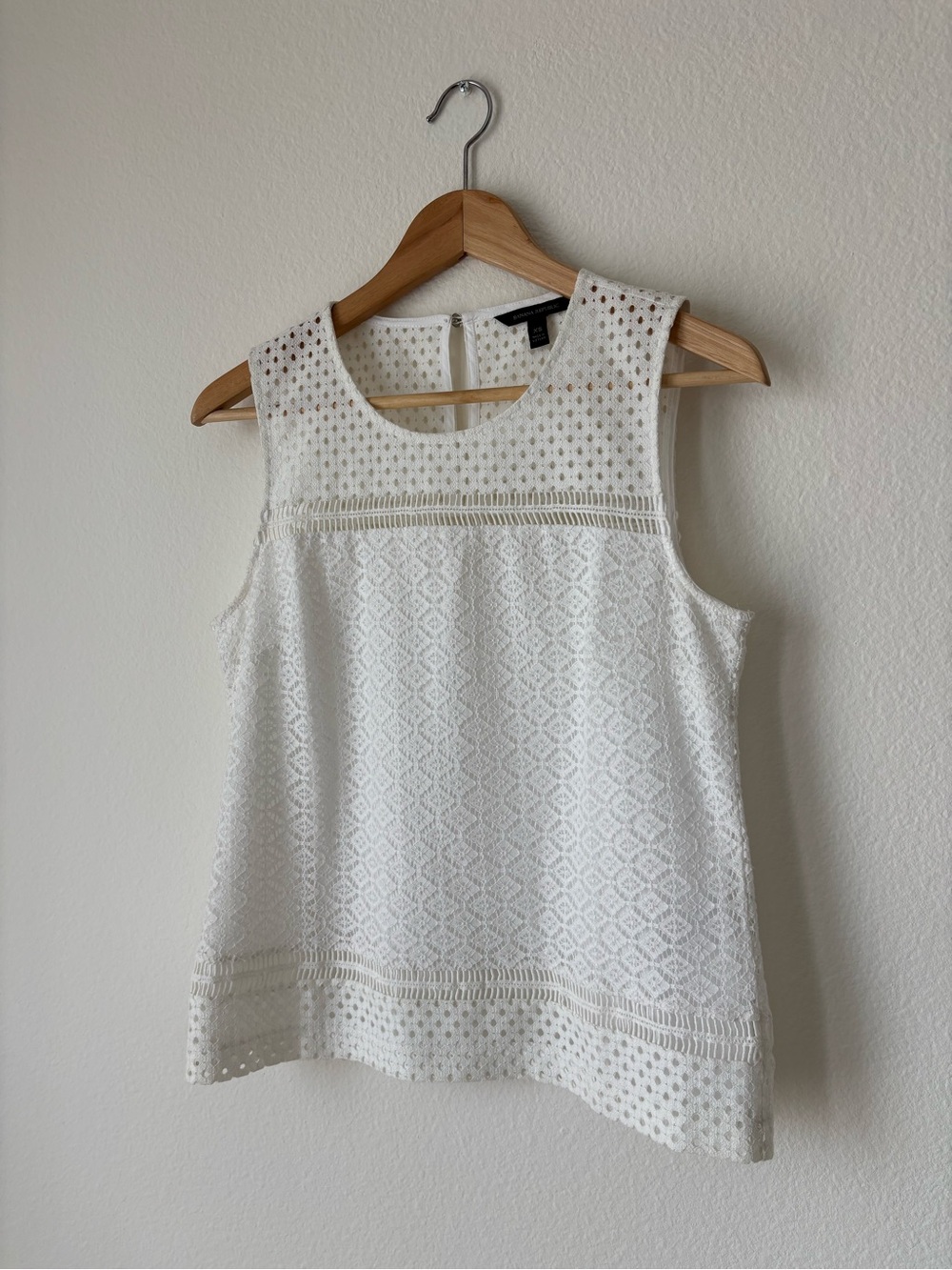 Banana Republic White Eyelet Shell Top XS